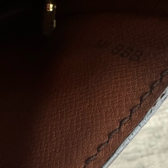 LV St Cloud โจ - Picture 9 of 11